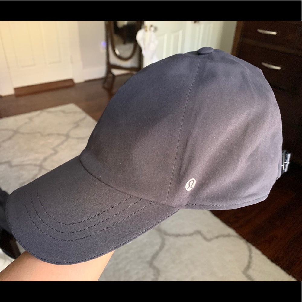 Black running hat